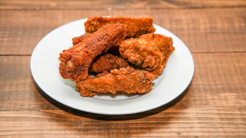 Crispy chicken wings with ranch dipping sauce