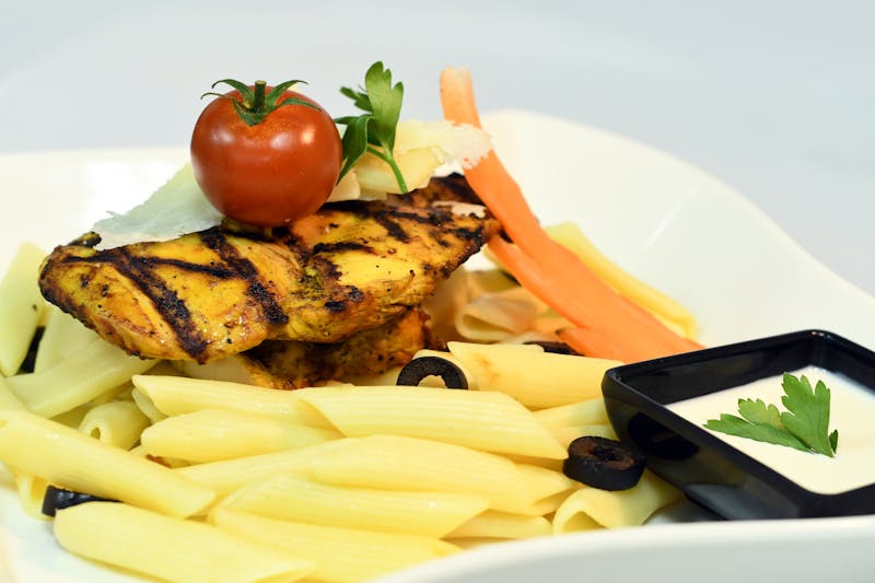 Creamy chicken Alfredo pasta with garlic bread